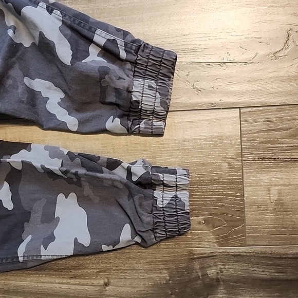 TNA Camo Joggers - Picture 3 of 4